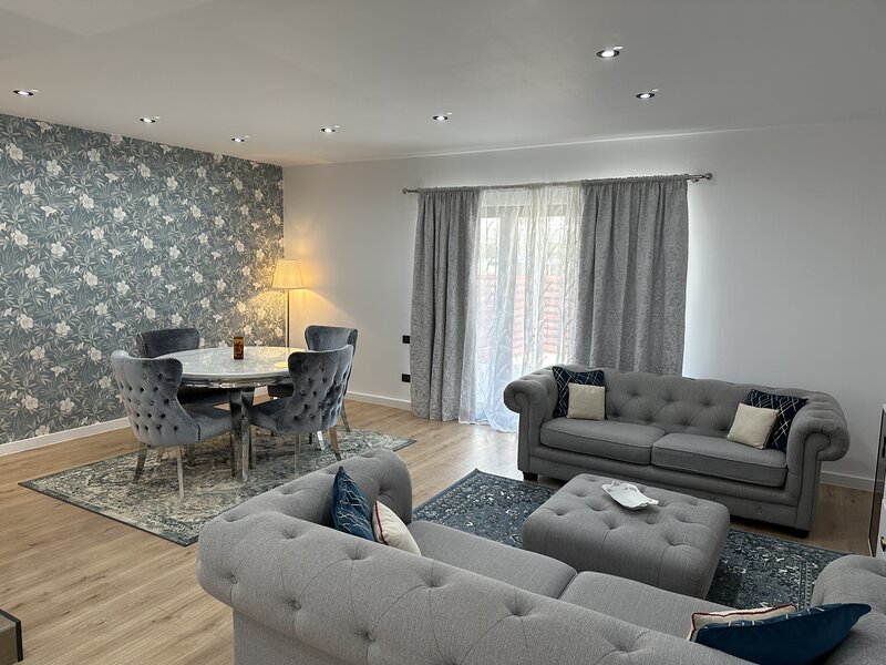 Tunari, Primarie, Complex Paris Residence