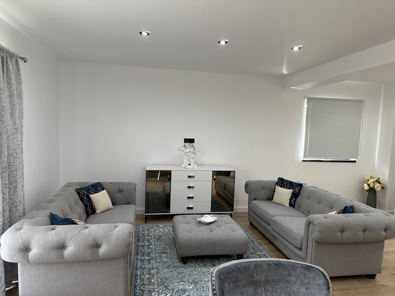 Tunari, Primarie, Complex Paris Residence