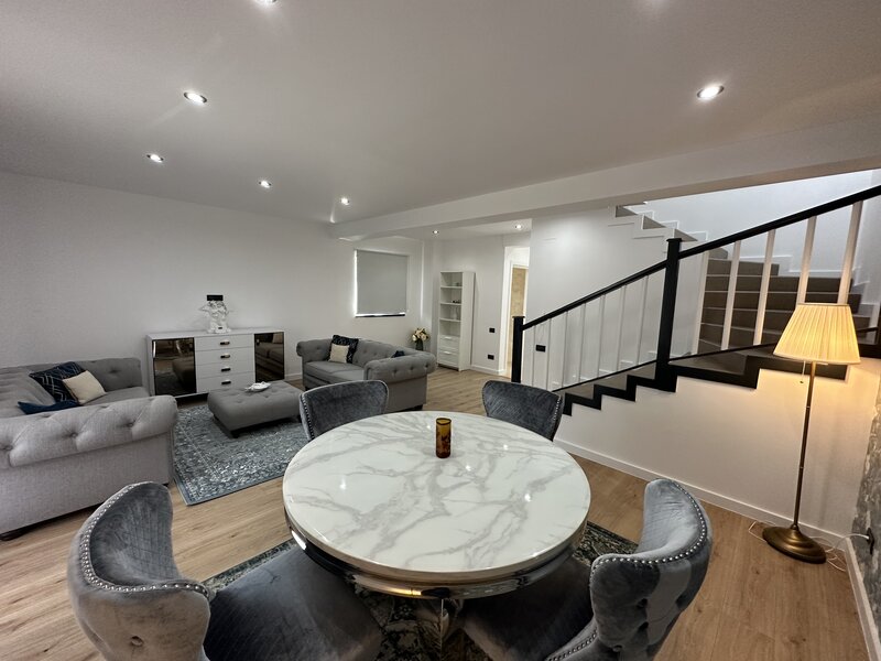 Tunari, Primarie, Complex Paris Residence