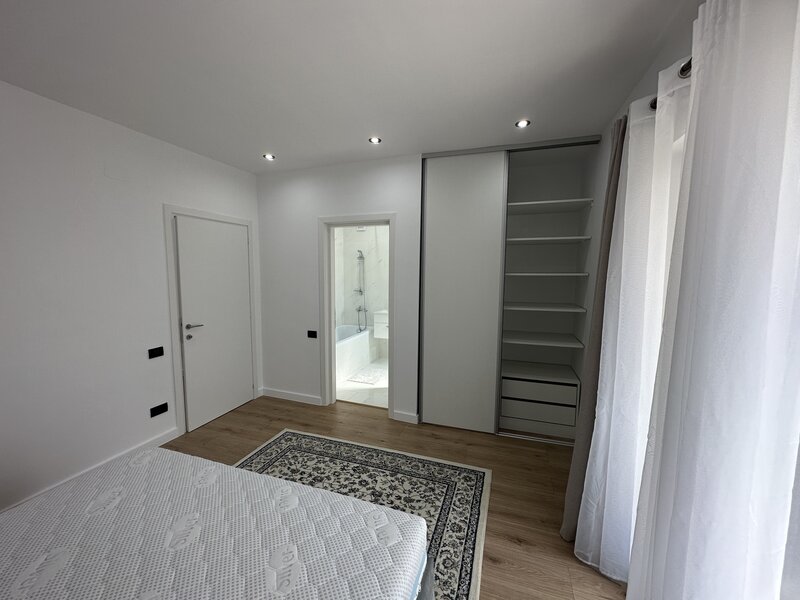 Tunari, Primarie, Complex Paris Residence