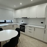 Tunari, Primarie, Complex Paris Residence